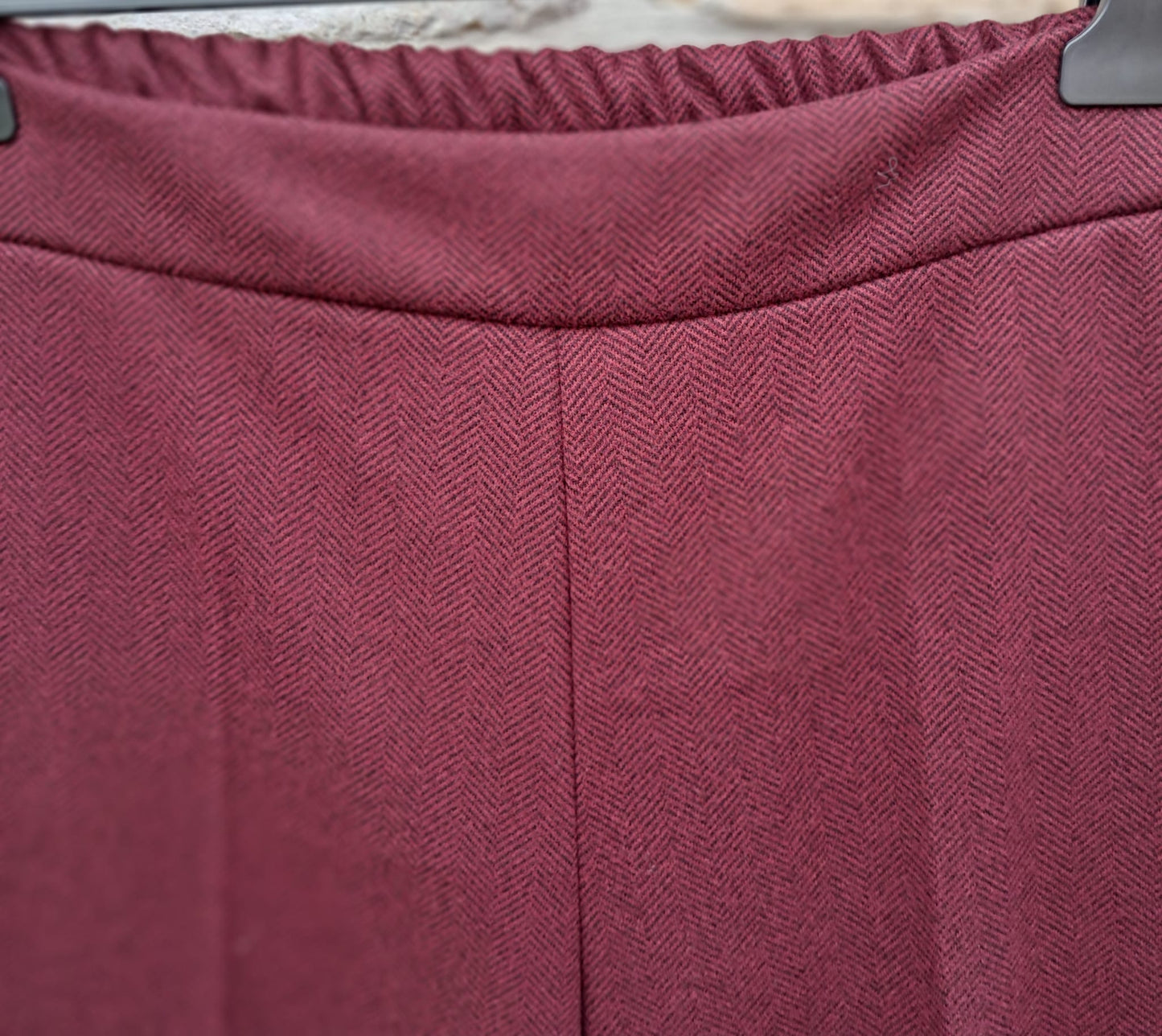 Elegante damesbroek met visgraatmotief, XXL (44) en XXXL (46), in bordeaux en beige