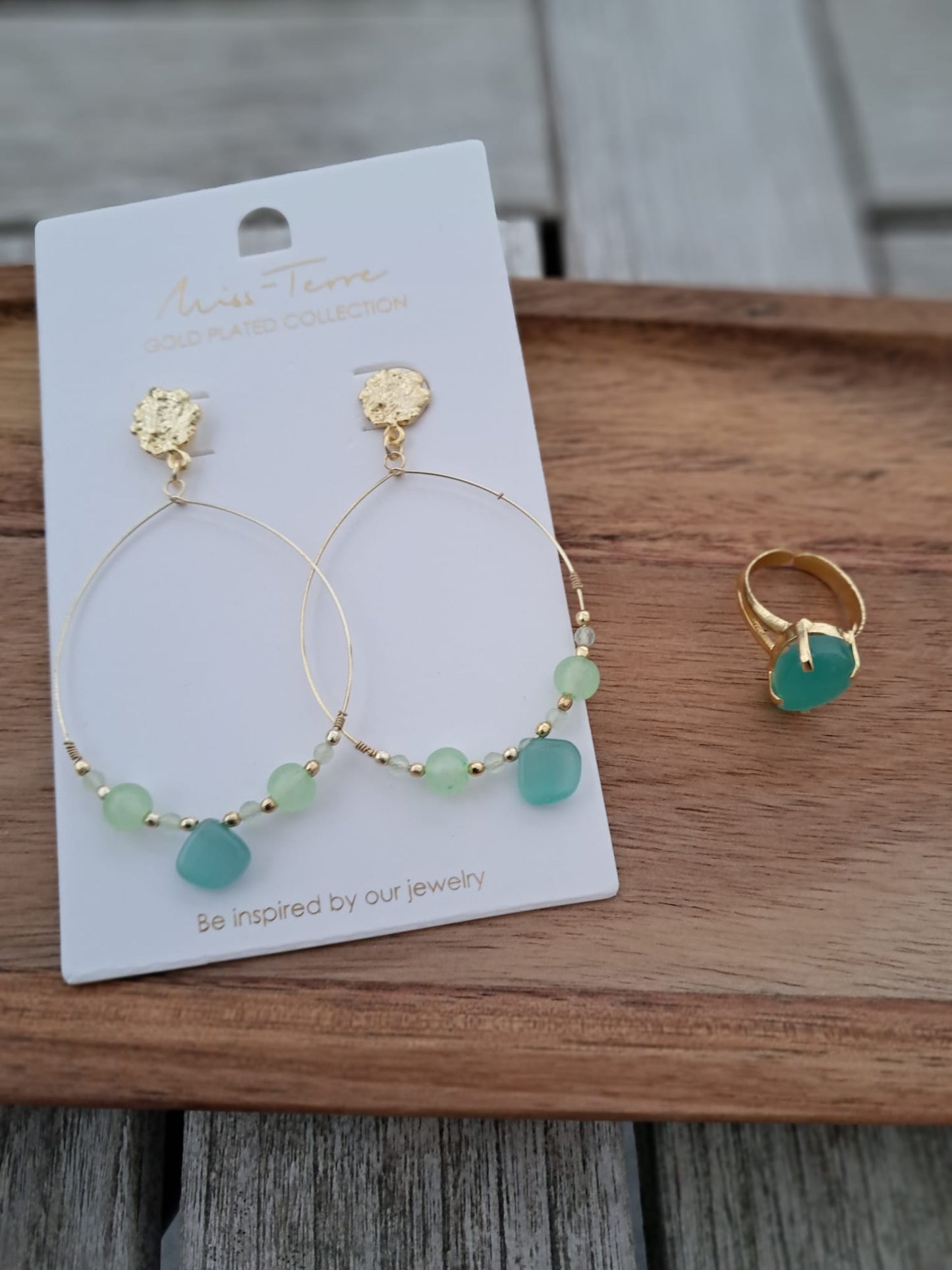 gouden ring met groene steen (verstelbaar)