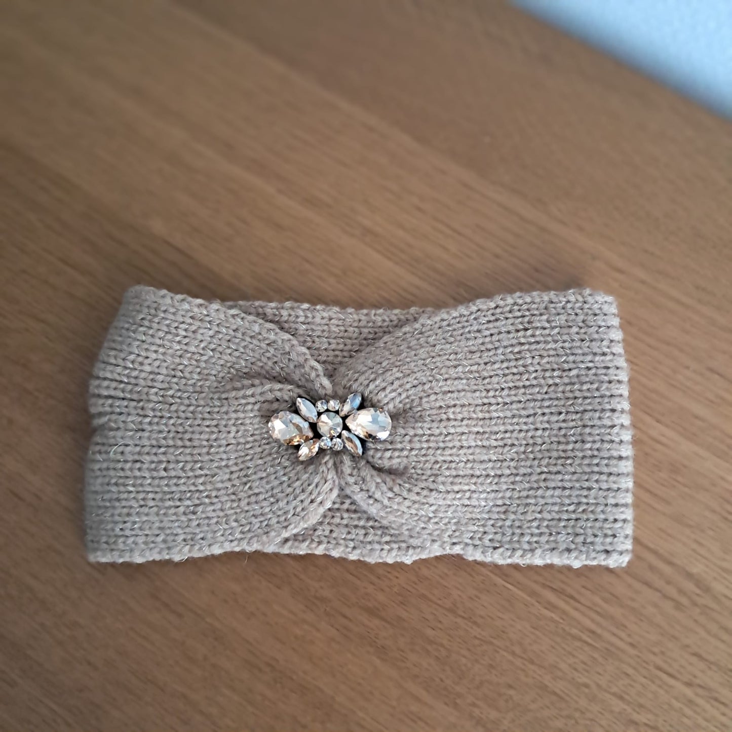 Haarband met juweel-detail vooraan