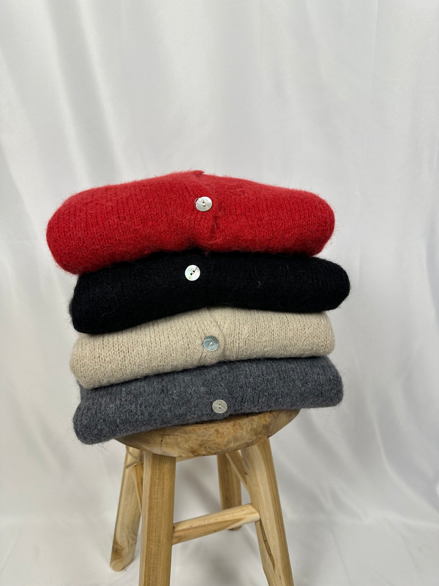 Zachte, warme gilet Irma : beige, zwart, grijs en rood