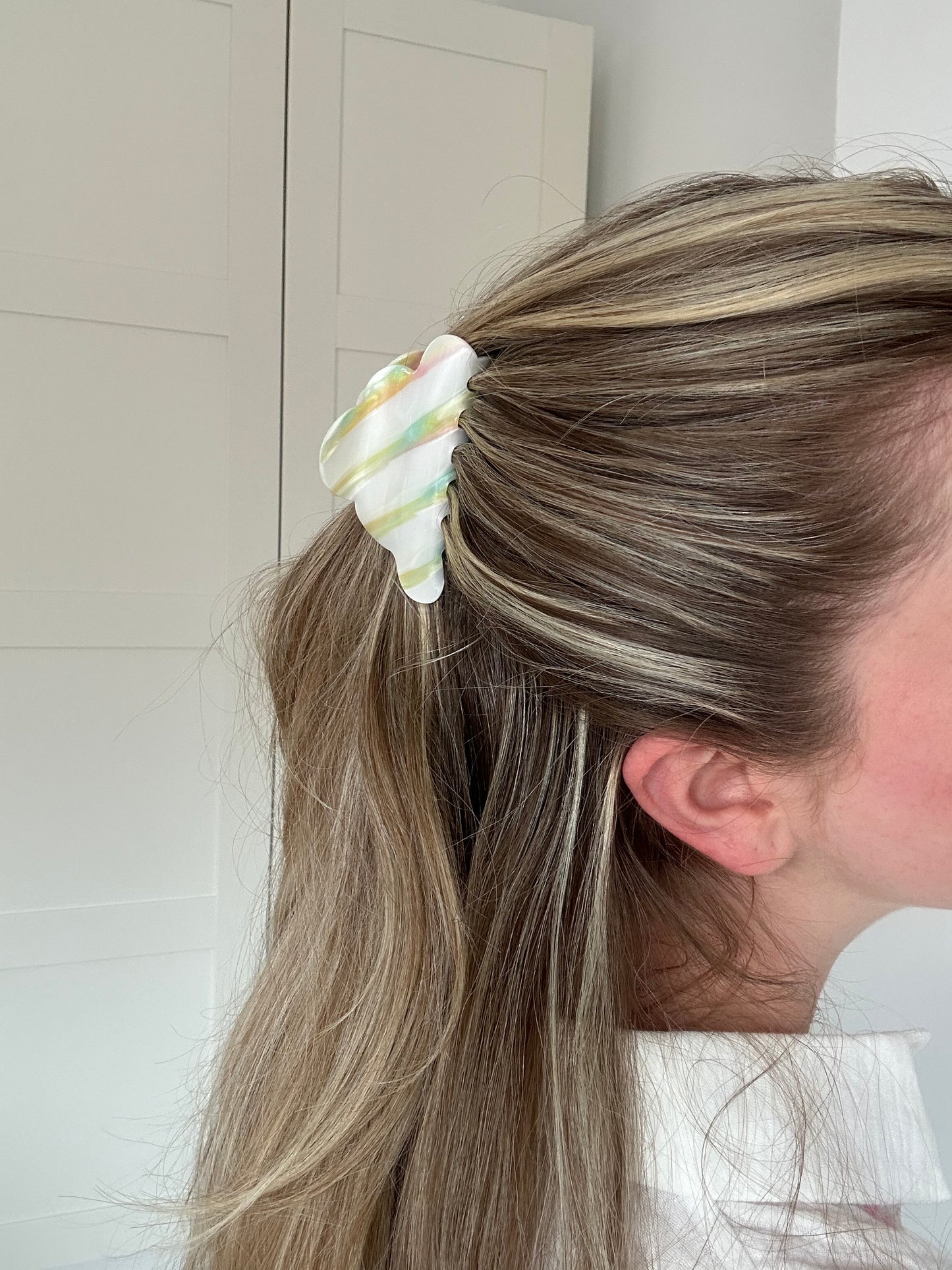 Mooie speld in regenboogkleuren