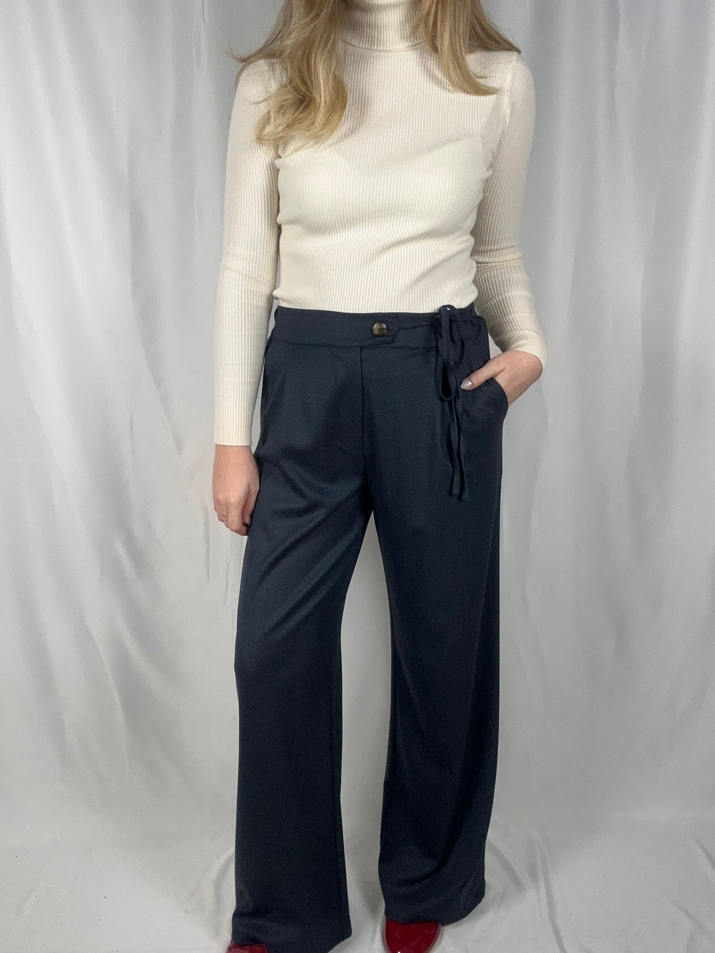 Pantalon Mona : superzachte stof, aangenaam om dragen, met lichte visgraatdetail