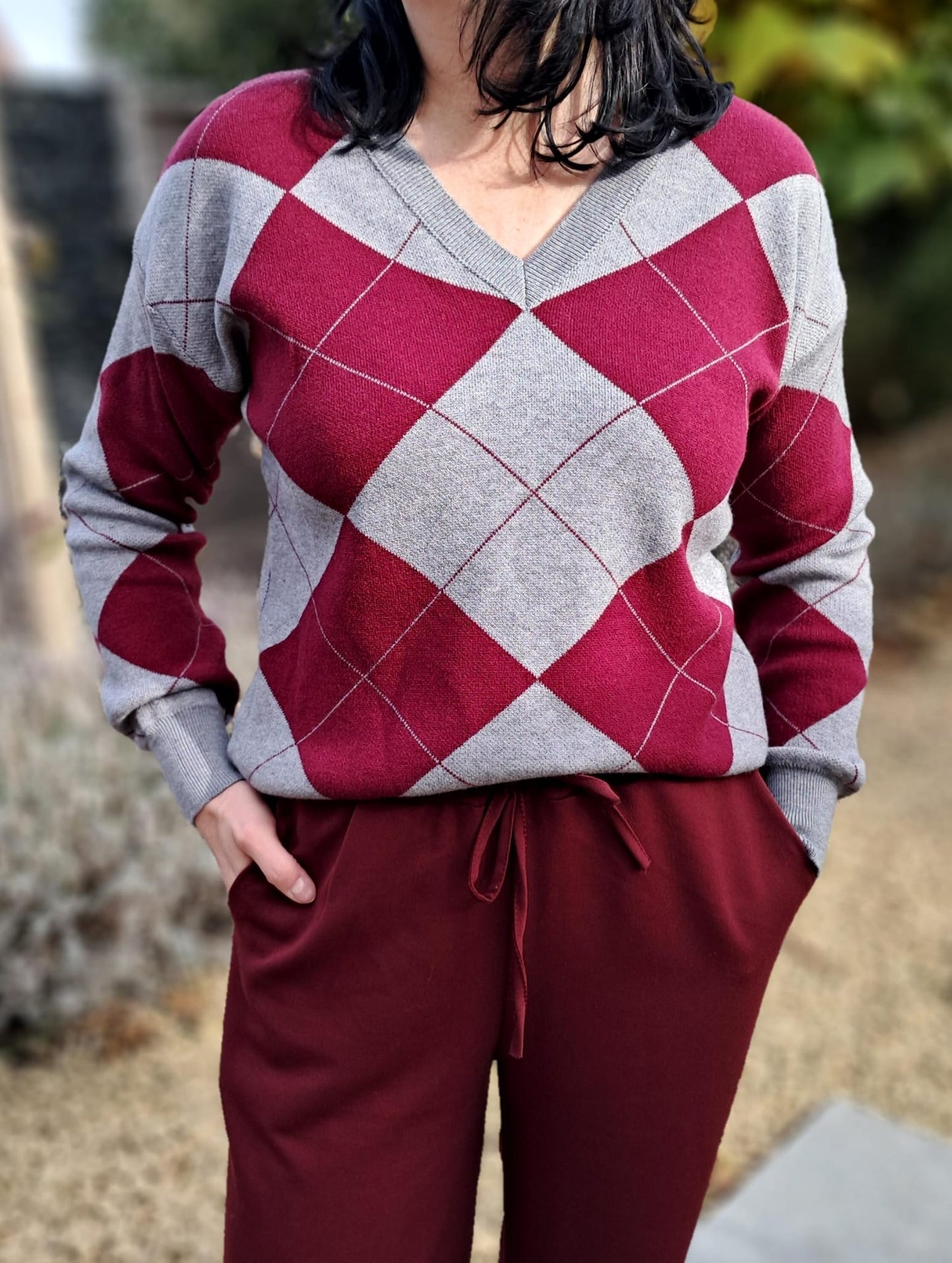 Fijn gebreide trui met ruitmotief en V-hals (TU)