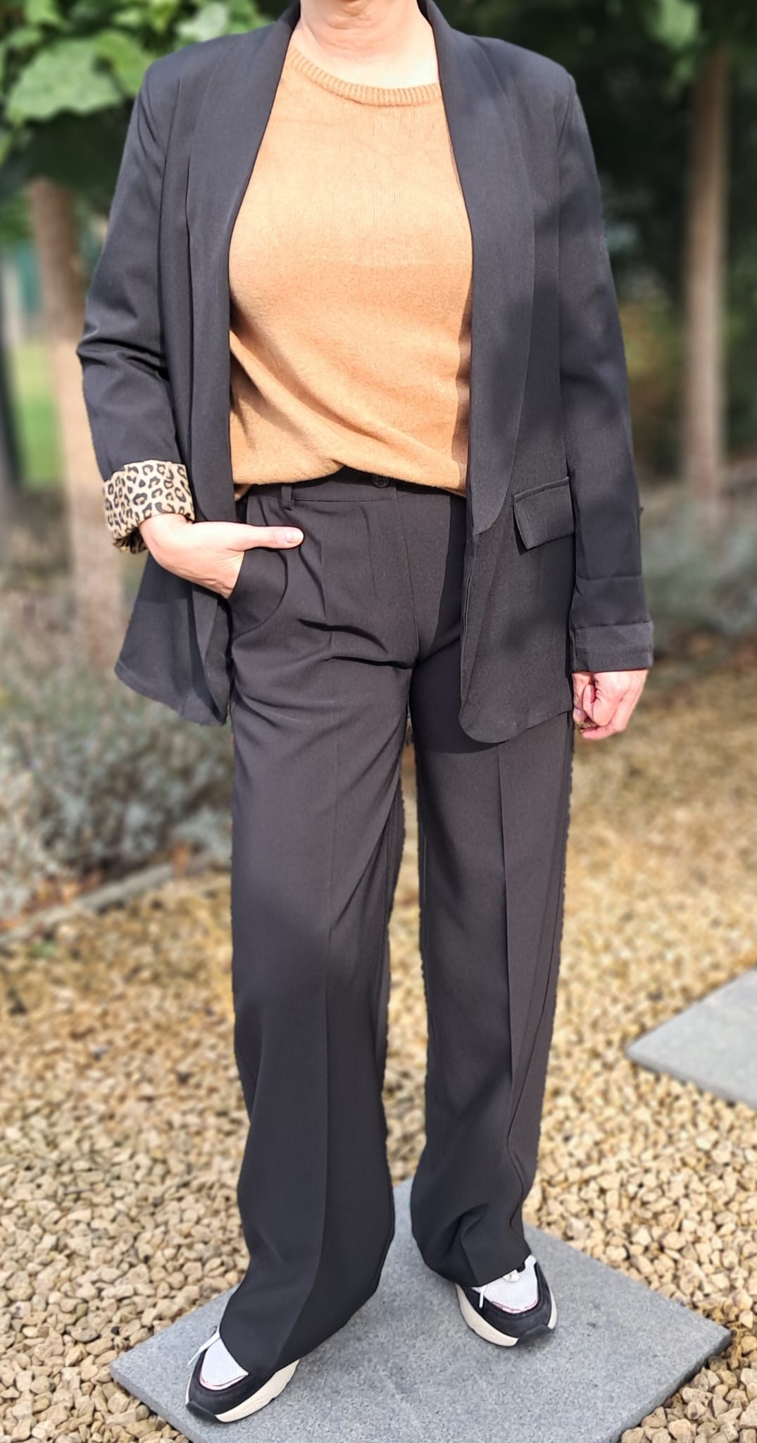 Zwarte, geklede broek met lichte glans