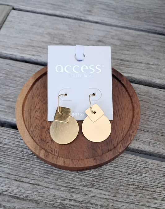 Elegante goudkleurige oorbellen met strak design