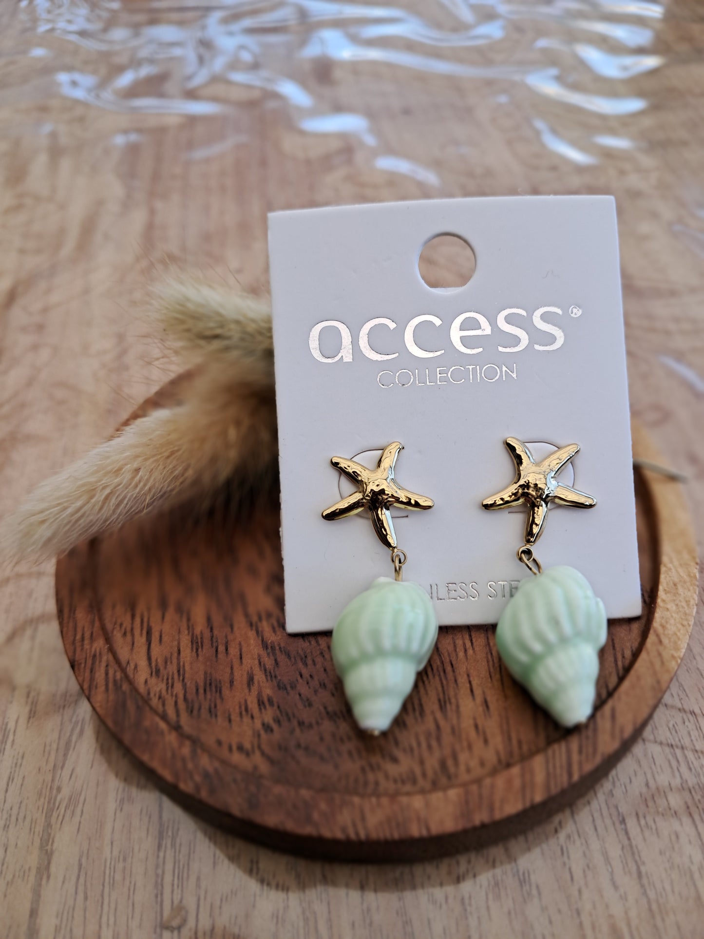 Oorbellen kleine zeesterren met mintgroen schelpje  NR 73