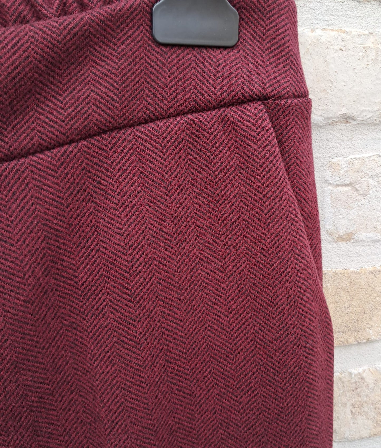 Elegante damesbroek met visgraatmotief, XXL (44) en XXXL (46), in bordeaux en beige