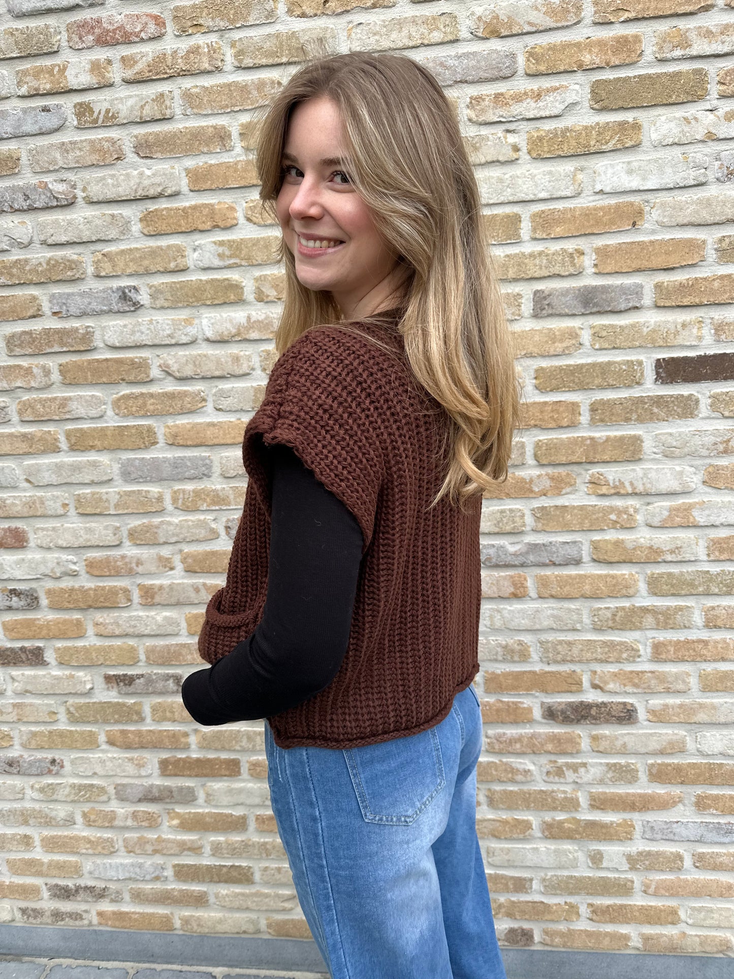 Grof gebreid gilet mouwloos in zwart, bruin en ecru