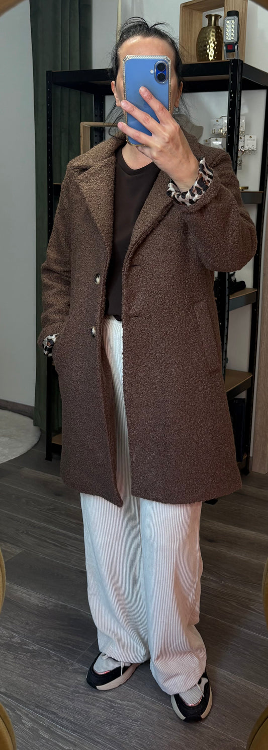 Mantel in donkerbruin met 2 knopen, gevoerd in tijgerprint