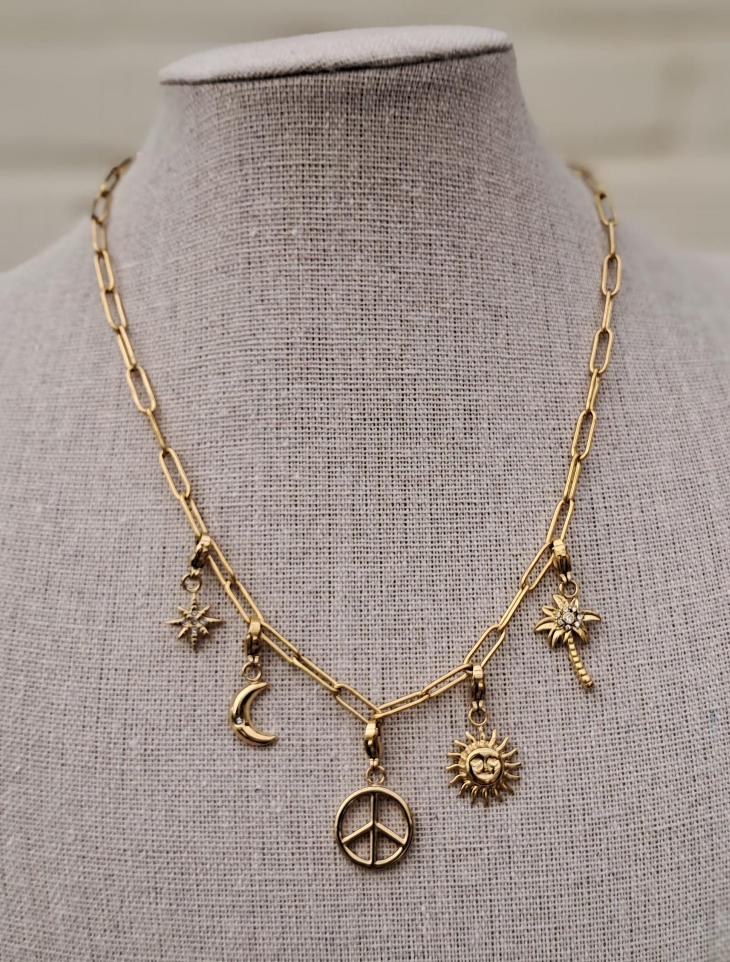 Bedelketting met 5 bedeltjes