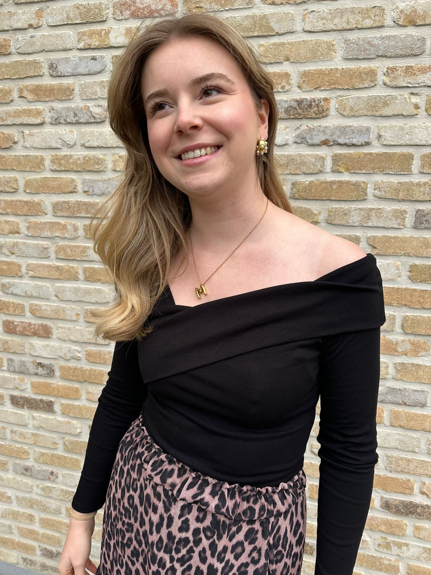 Zwarte top lange mouw, asymmetrische hals