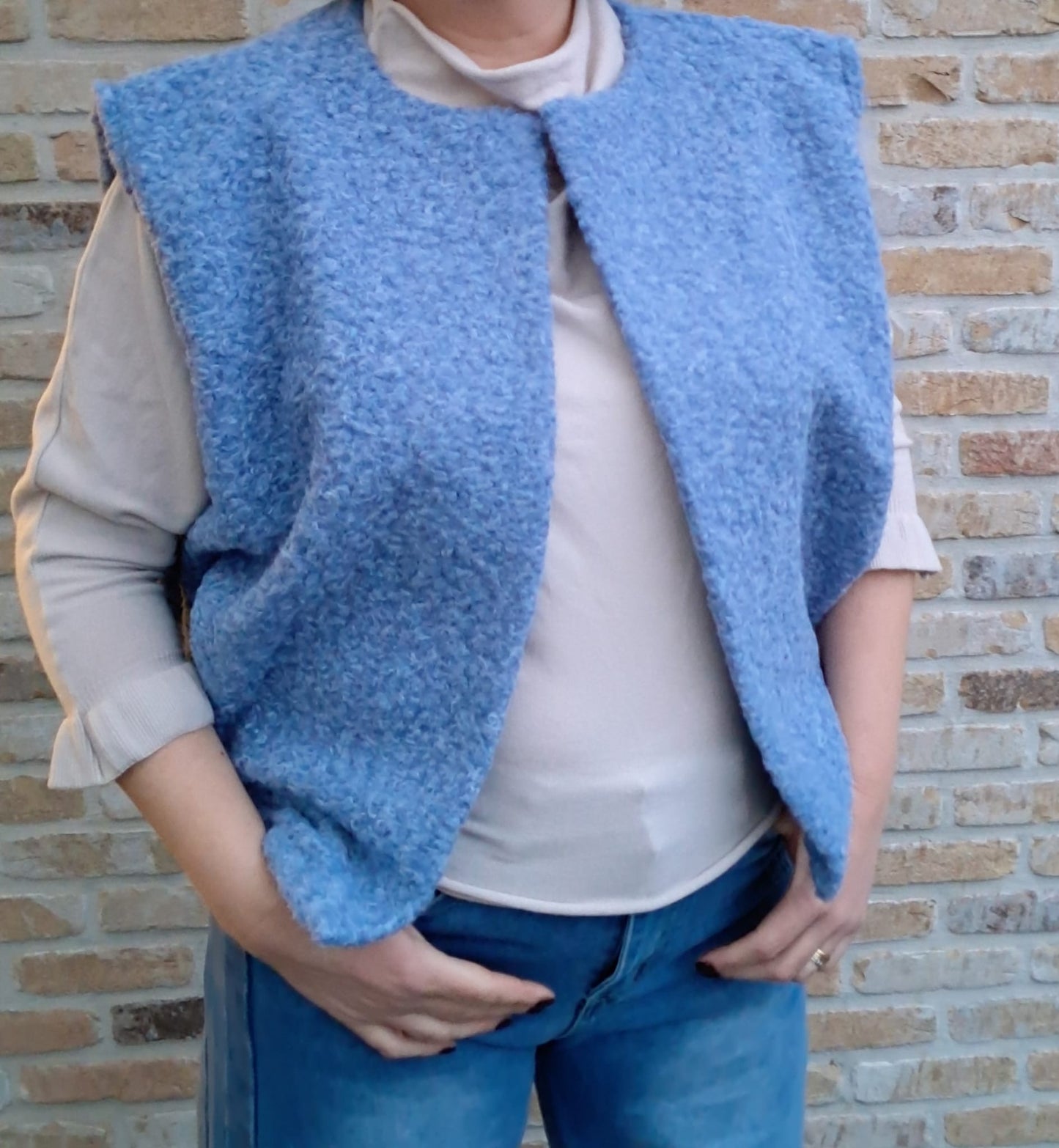 Fijne trui Carla met rufflemouw.  Terra de Siena
