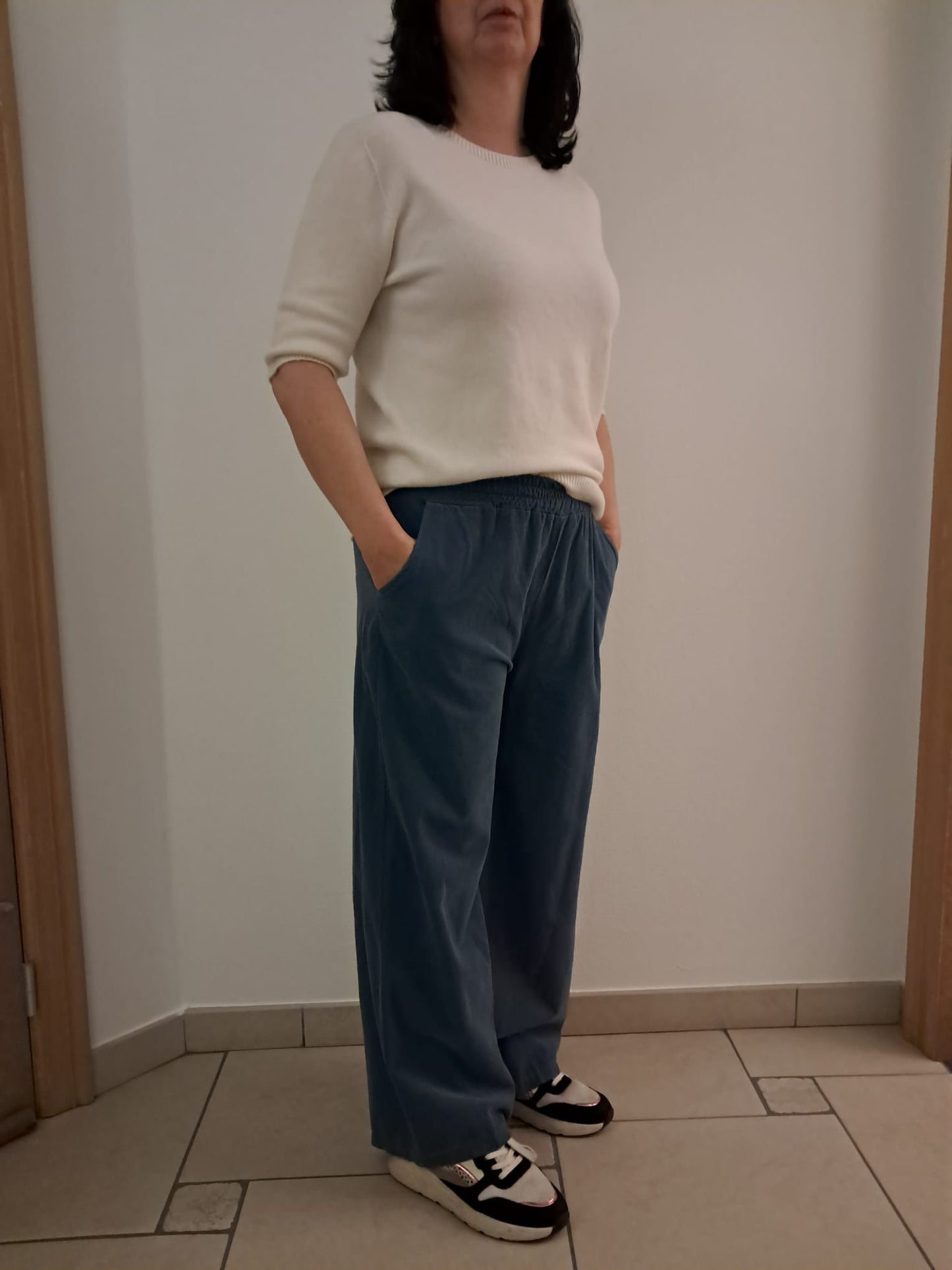 Broek in lichte velours, burgundy of petrol.  Terra di Siena