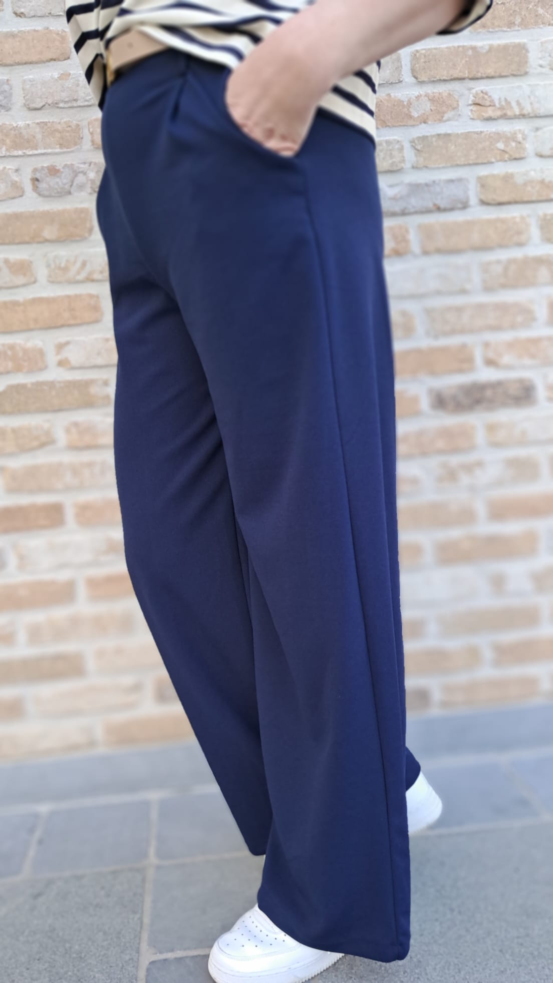 Mooie broek met elastische tailleband, valt breed    TU   Beige en donkerblauw   TdS