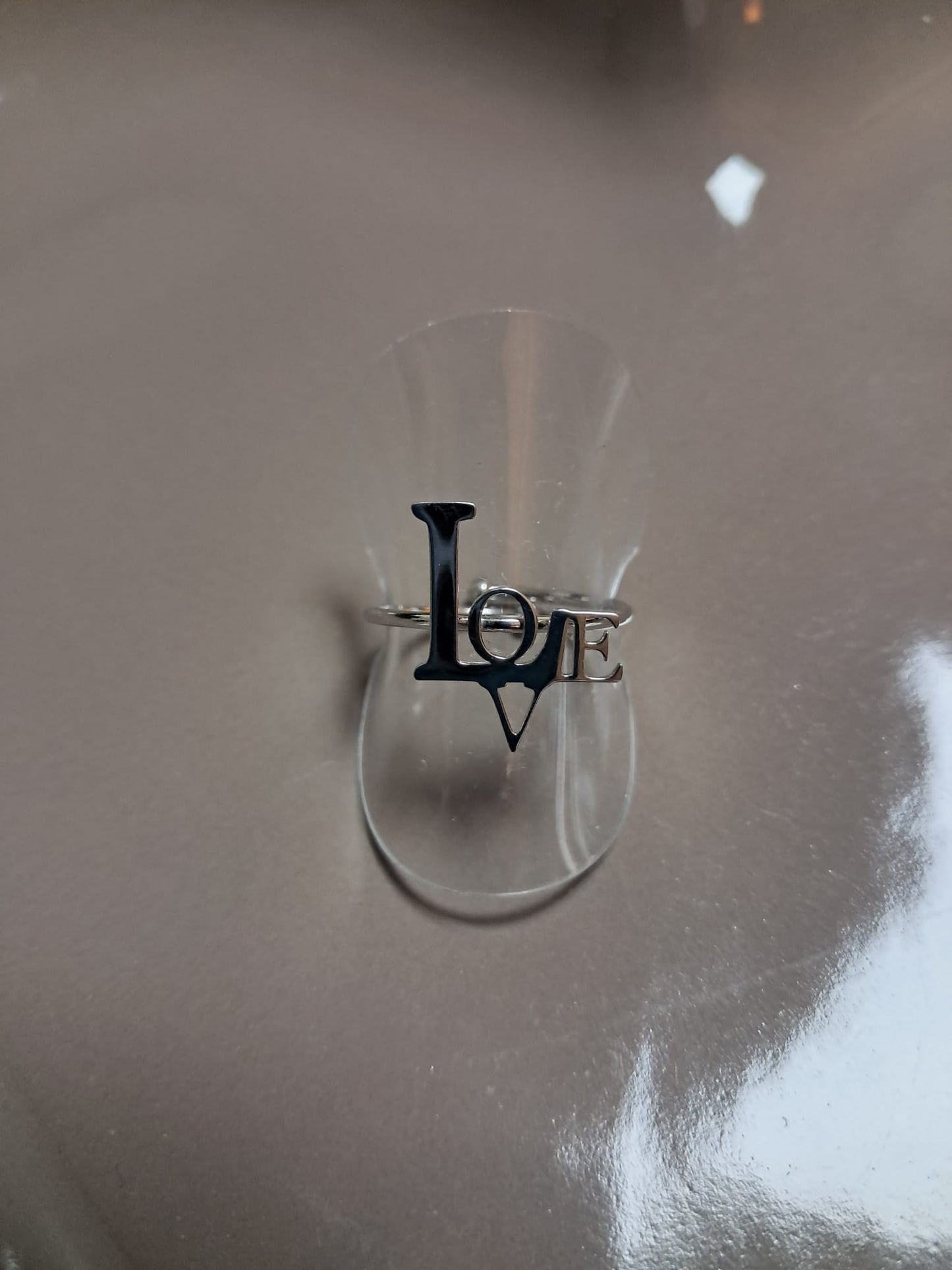 Fijn ringetje LOVE in zilver ( verstelbaar )