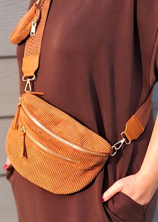 Ruime crossbodytas in velours, camel of zwart ( met bijpassende geldbeugel )