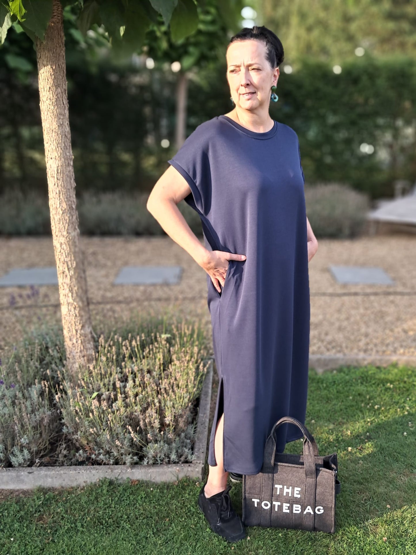 Lange t-shirtjurk in 4 kleuren met ronde hals, korte mouwen en splitten opzij TU  (36 tot 44)