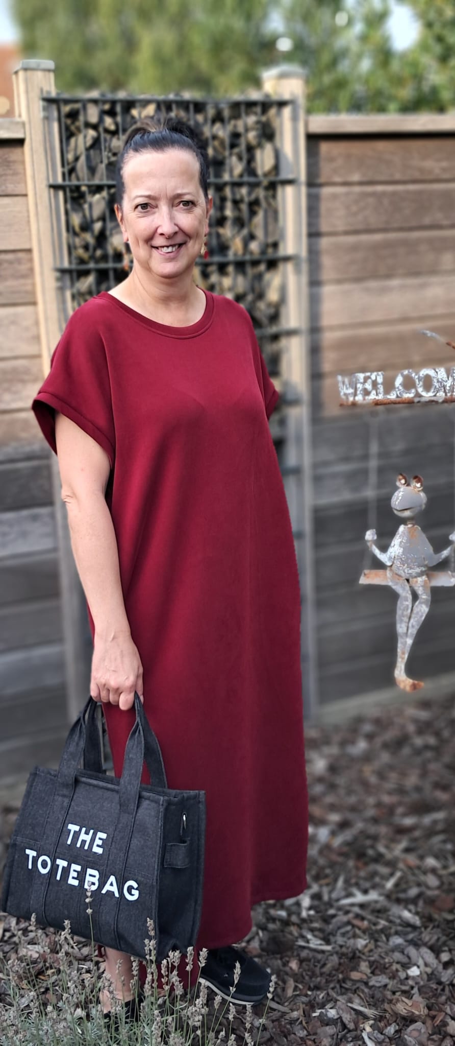 Lange t-shirtjurk in 4 kleuren met ronde hals, korte mouwen en splitten opzij TU  (36 tot 44)