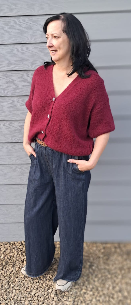 Grofgebreide cardigan met korte mouwen en decoratieve knopen ( 5 kleuren), zeer stijlvol, prikt niet