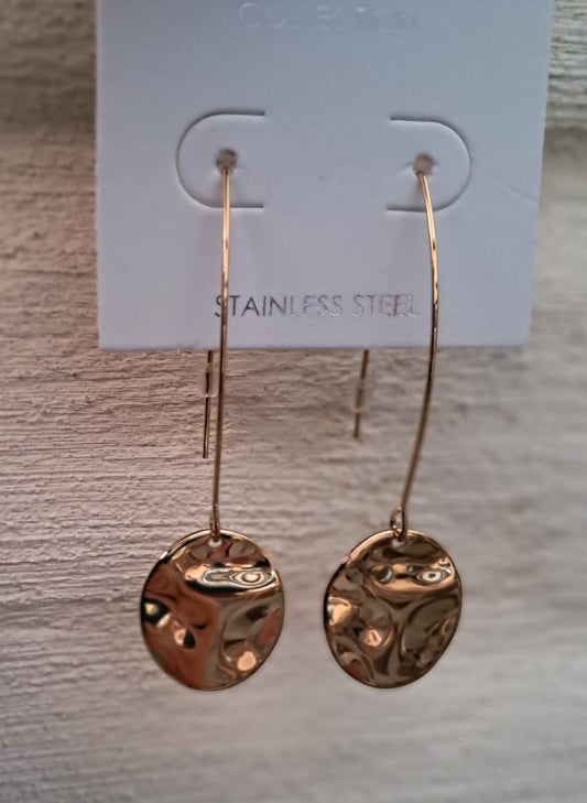 Elegante, lange, lichtgebogen oorbellen in goud