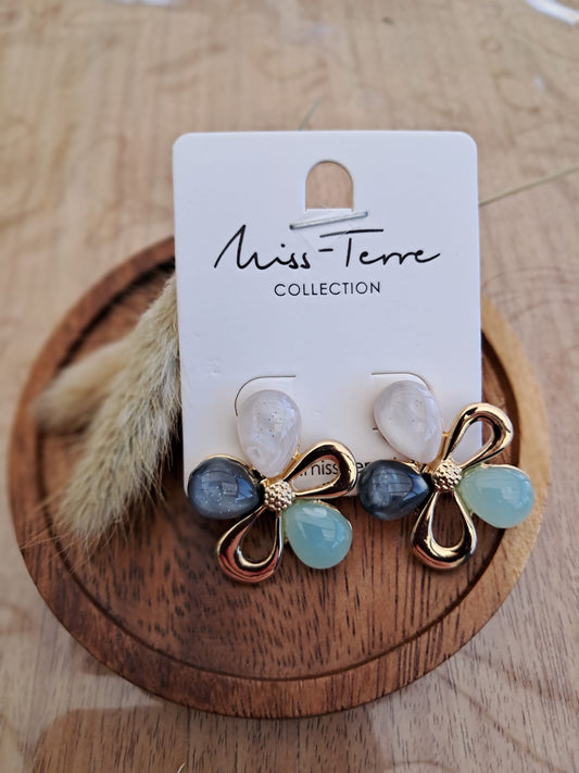 Oorbellen bloem met kleurdetails  NR 82