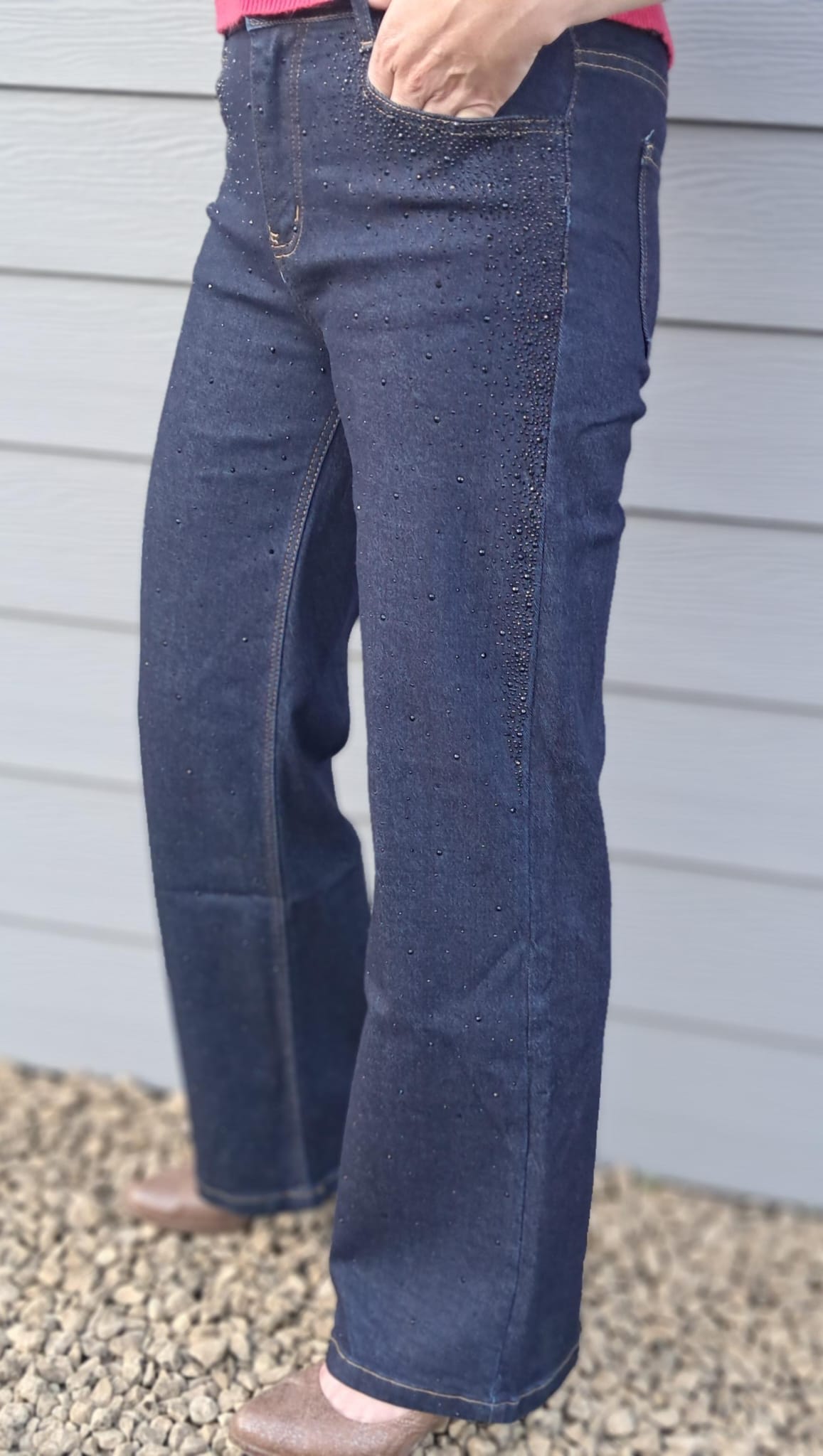 Mooie donkerblauwe (stretch)jeans met donkere strass-steentjes