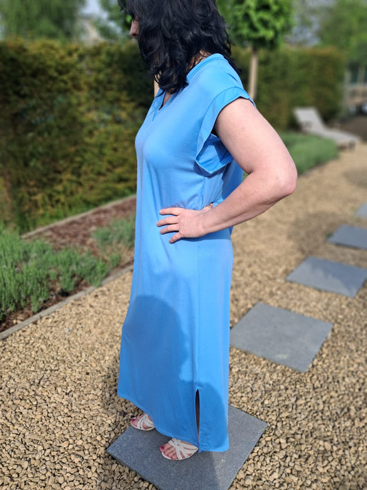 Lange T-shirt-jurk met V-hals en split opzij, in roze en in blauw