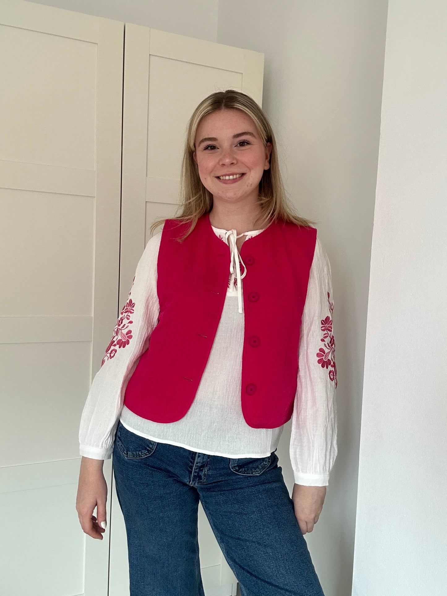 Roze jasje met korte mouwen en leuk gestikt detail