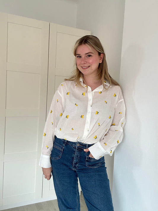 Luchtige witte blouse met geborduurde citroentjes
