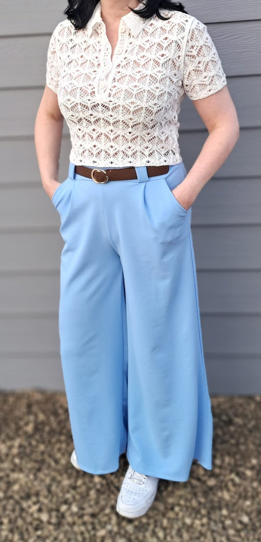 lichtblauwe broek met elastische taille en brede pijpen    TU    TdS