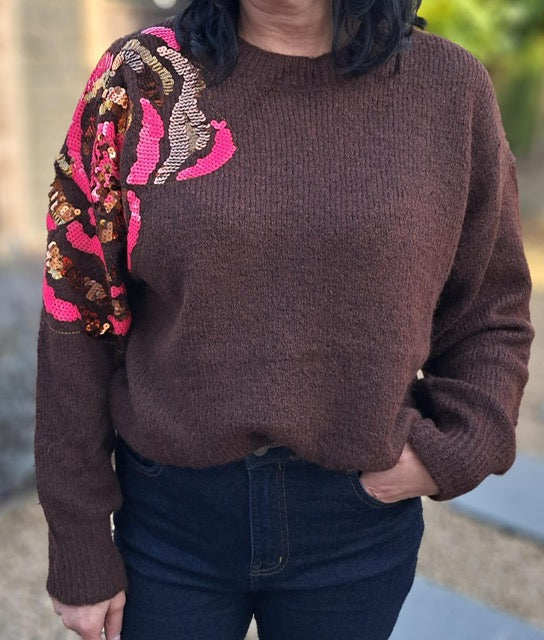 Warme, zachte pull met mooi accent op de schouder in pailletten, in 4 kleuren