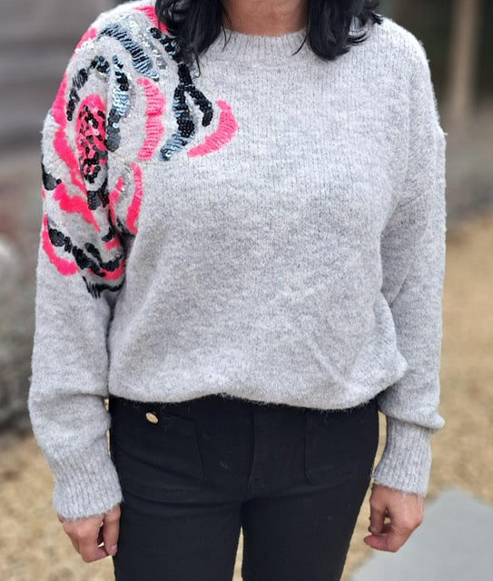 Warme, zachte pull met mooi accent op de schouder in pailletten, in 4 kleuren