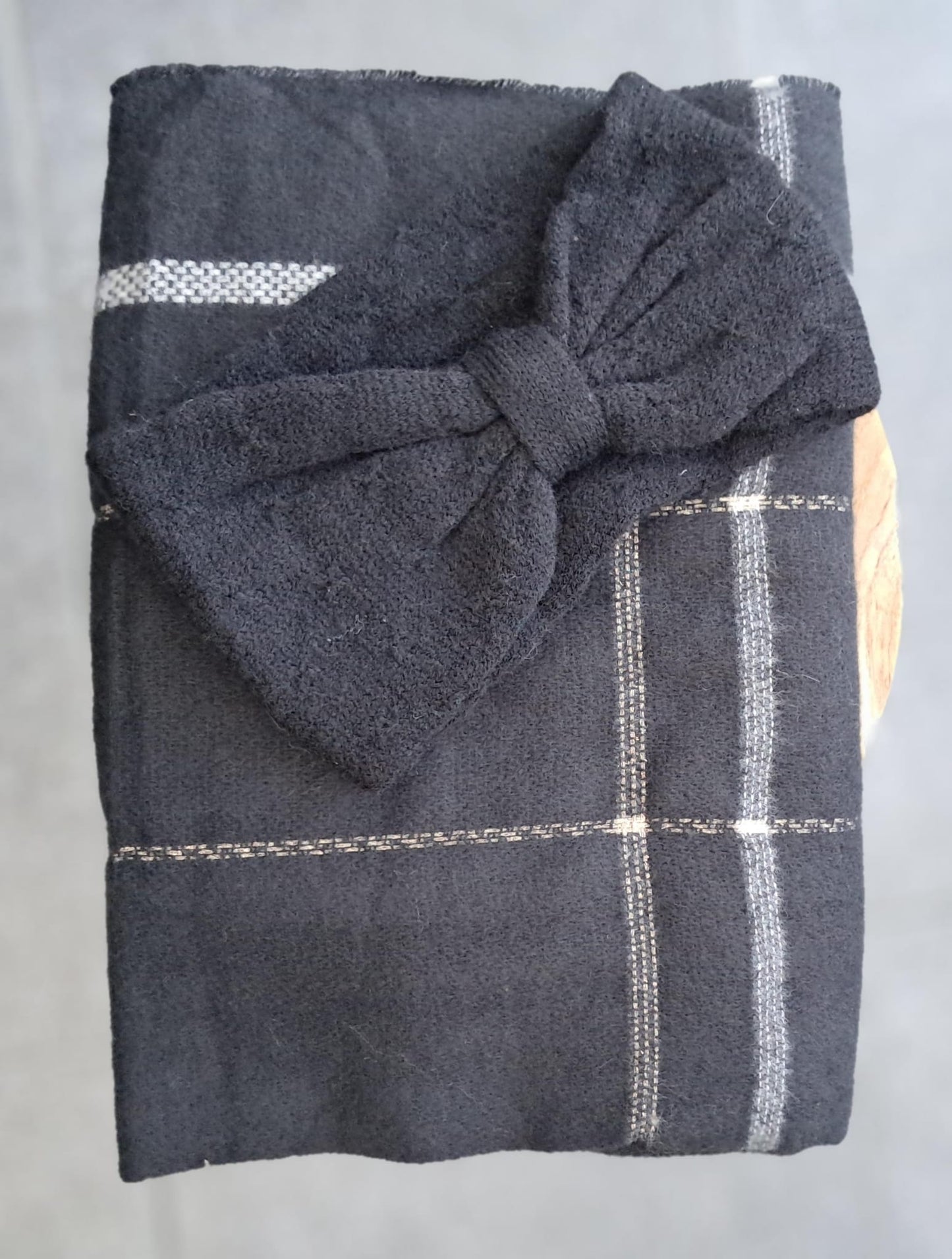 Zwarte sjaal met ruitmotief