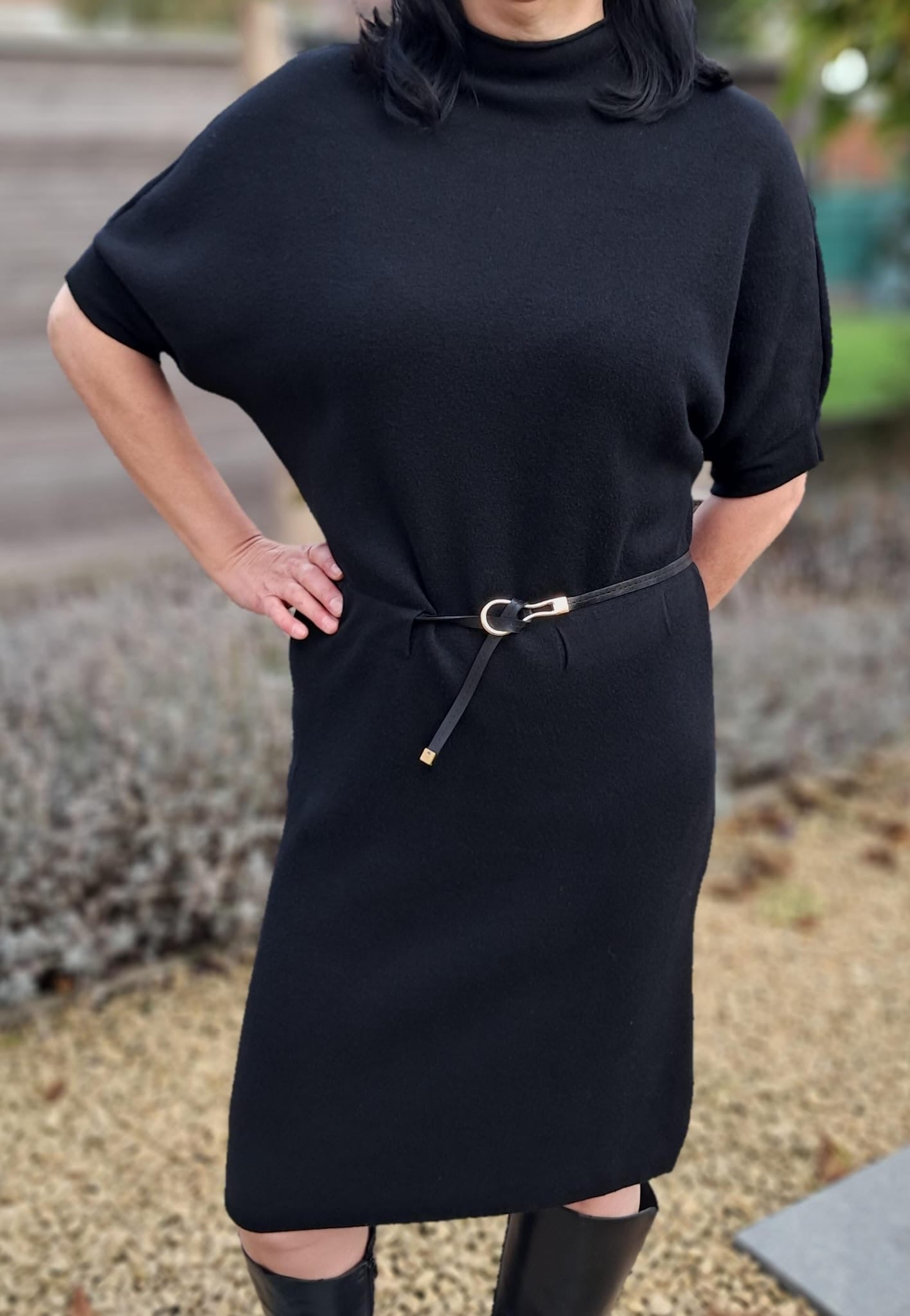 Gebreid kleedje met riem als mooi accent, in 2 kleuren (TU)