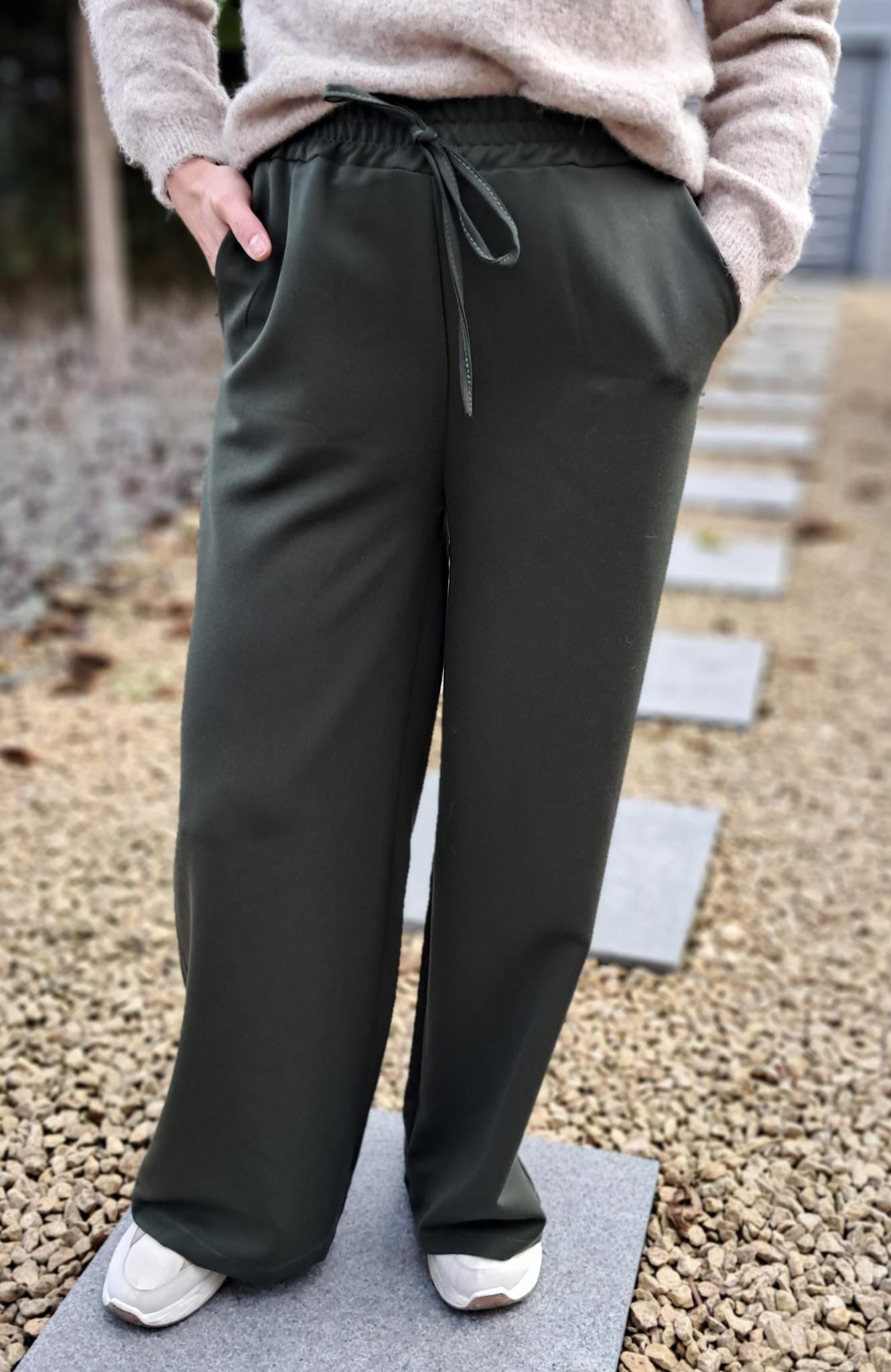 Losvallende broek met wijde pijpen en elastische tailleband in 4 kleuren