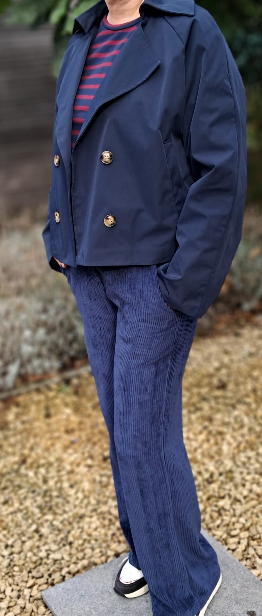 Korte trenchcoat, beschikbaar in 2 kleuren