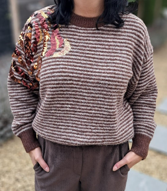 Zachte, warme pull met strepen en mooi accent op de schouder in pailletten, 2 kleuren