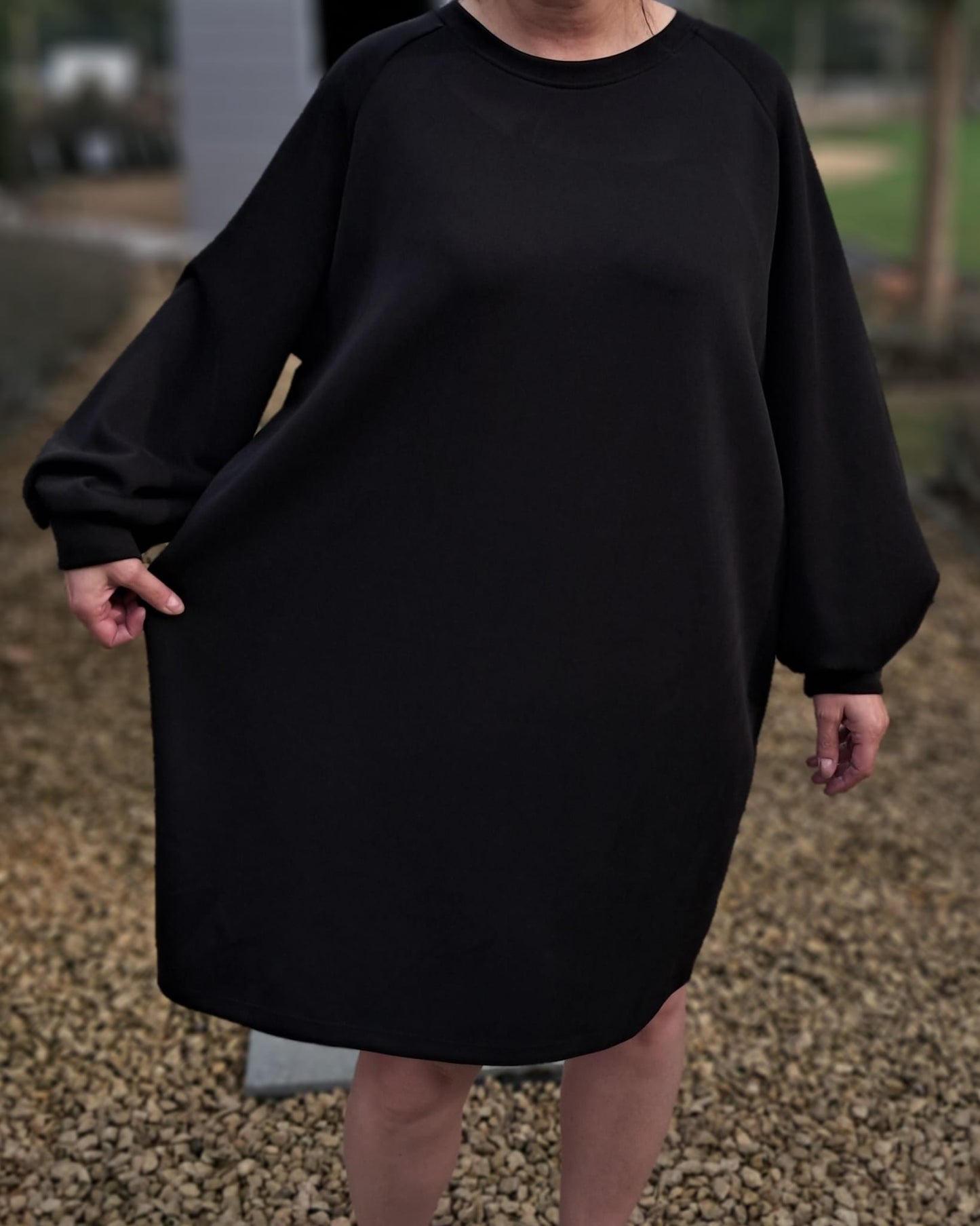 Middellang kleedje met ronde hals en lange mouwen, 3 kleuren