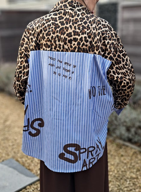 Gestreepte blouse met luipaardprint op kraag, schouder en mouwen