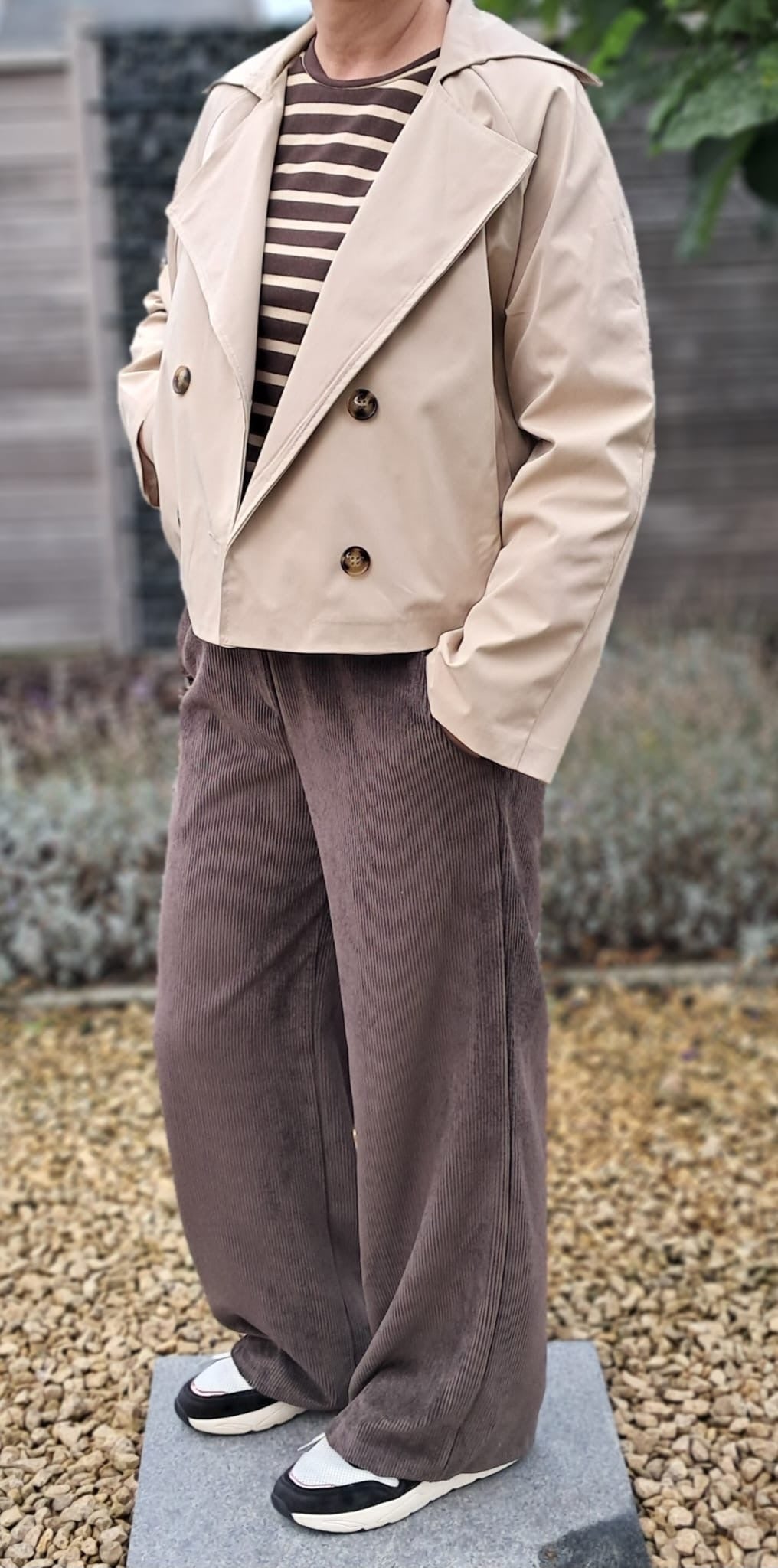 Korte trenchcoat, beschikbaar in 2 kleuren