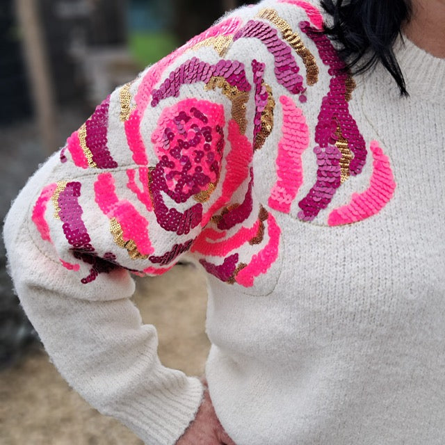 Warme, zachte pull met mooi accent op de schouder in pailletten, in 4 kleuren