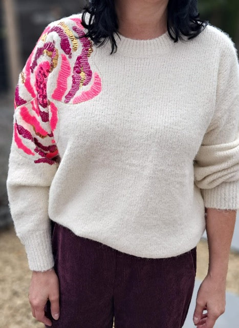 Warme, zachte pull met mooi accent op de schouder in pailletten, in 4 kleuren