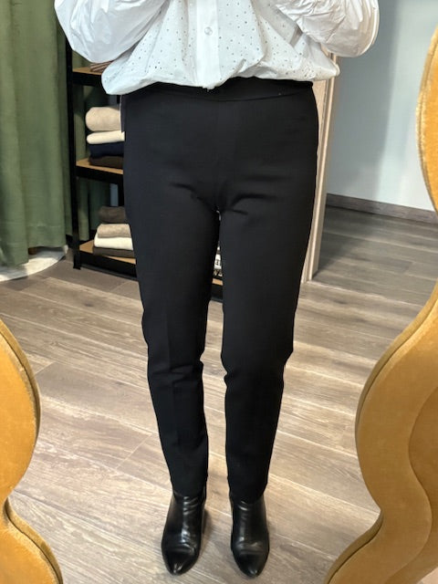 Stijlvolle zwarte damesbroek met smalle pijpen