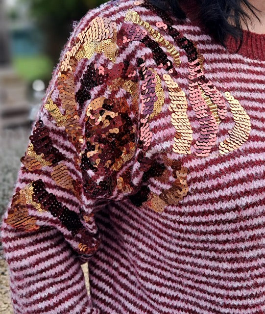 Zachte, warme pull met strepen en mooi accent op de schouder in pailletten, 2 kleuren