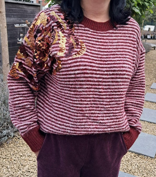 Zachte, warme pull met strepen en mooi accent op de schouder in pailletten, 2 kleuren
