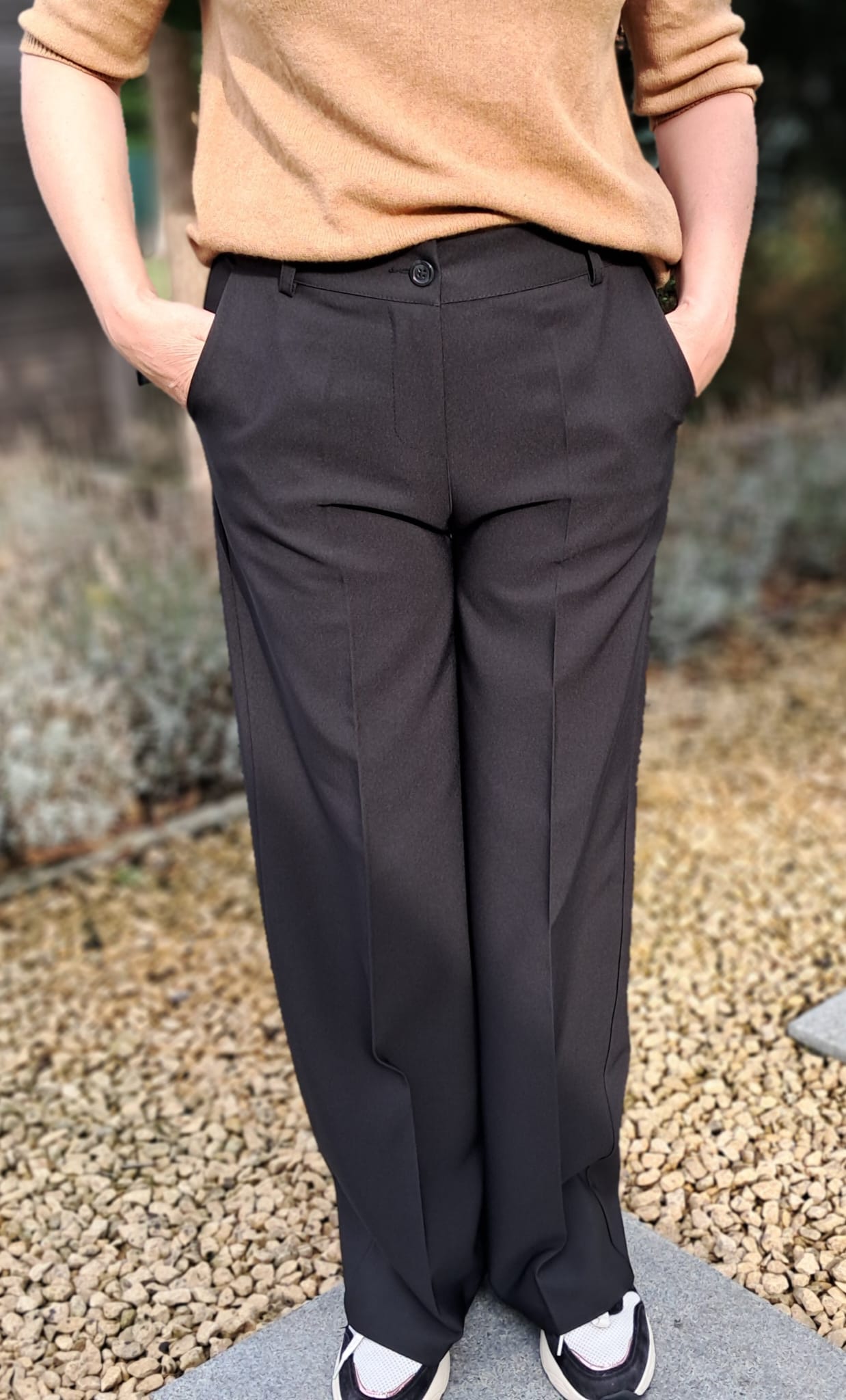 Zwarte, geklede broek met lichte glans