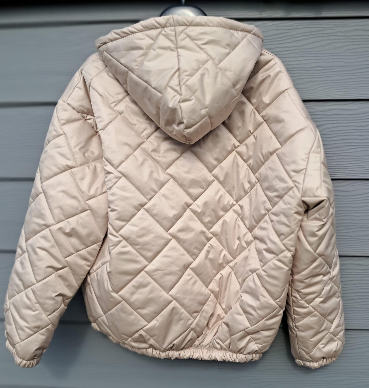 Tussenseizoensjasje met kap en steekzakken, in 2 kleuren