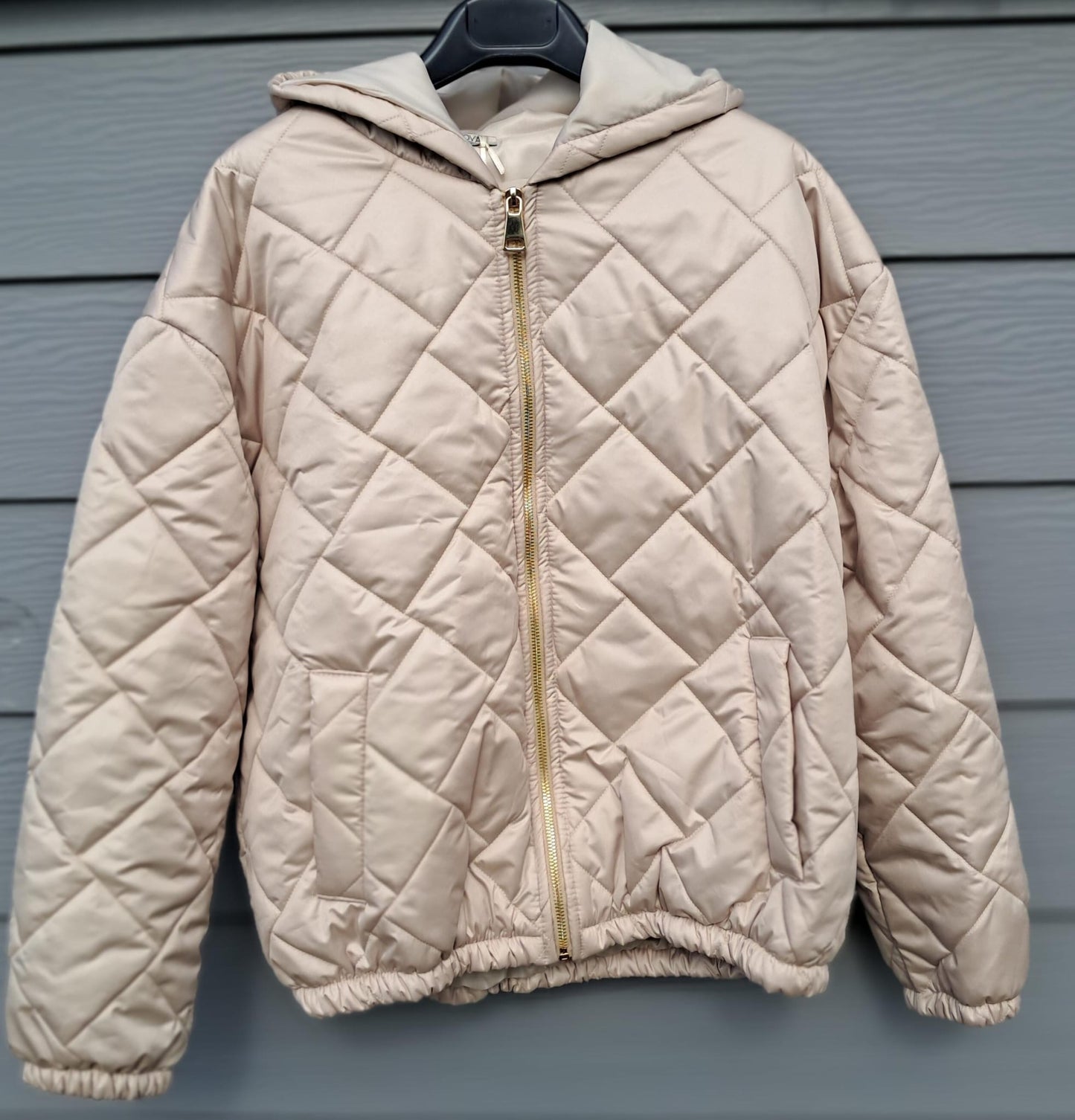 Tussenseizoensjasje met kap en steekzakken, in 2 kleuren