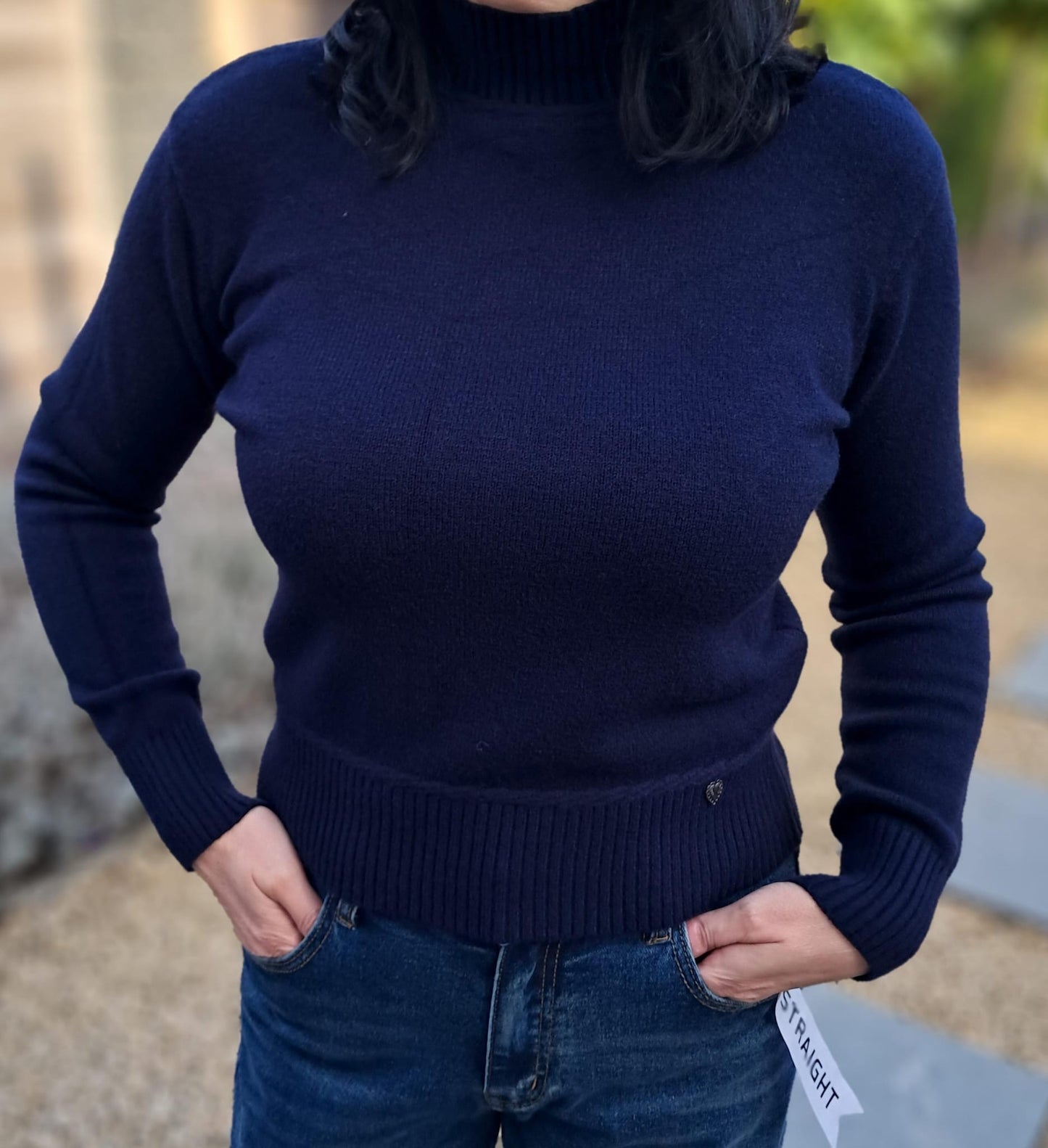 Mooie aansluitende pull met opstaand kraagje, donkerblauw