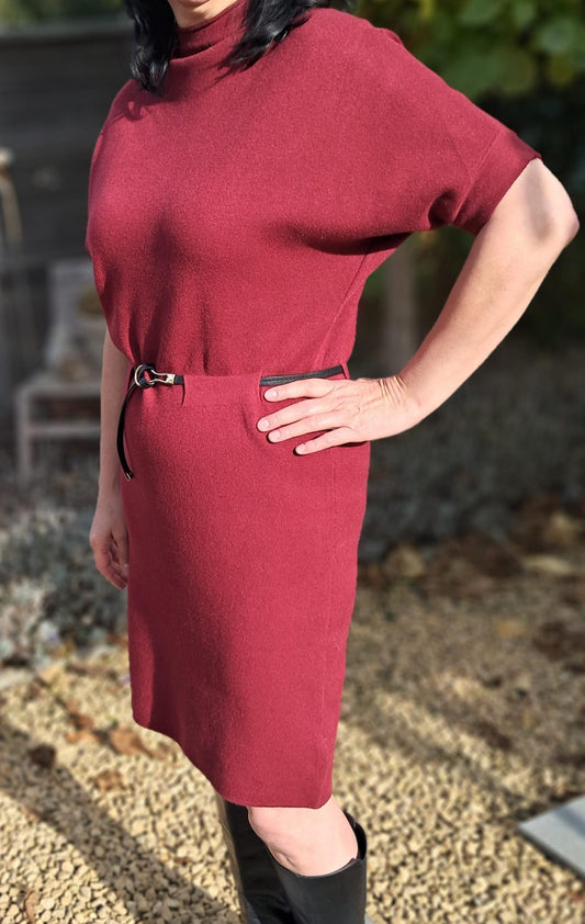 Gebreid kleedje met riem als mooi accent, in 2 kleuren (TU)
